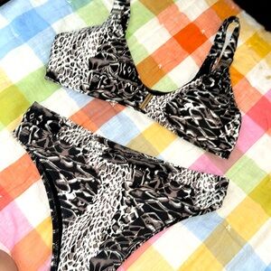 NWOT🫶🏻 Women’s 2 Piece Bikini - High waisted bottoms Size Large 🐆